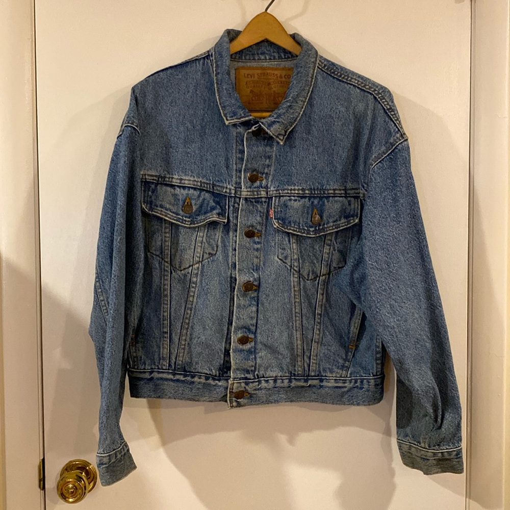 Levi Strauss & Co. Trucker. 70598. Type III. Side hand pockets and button # 527.